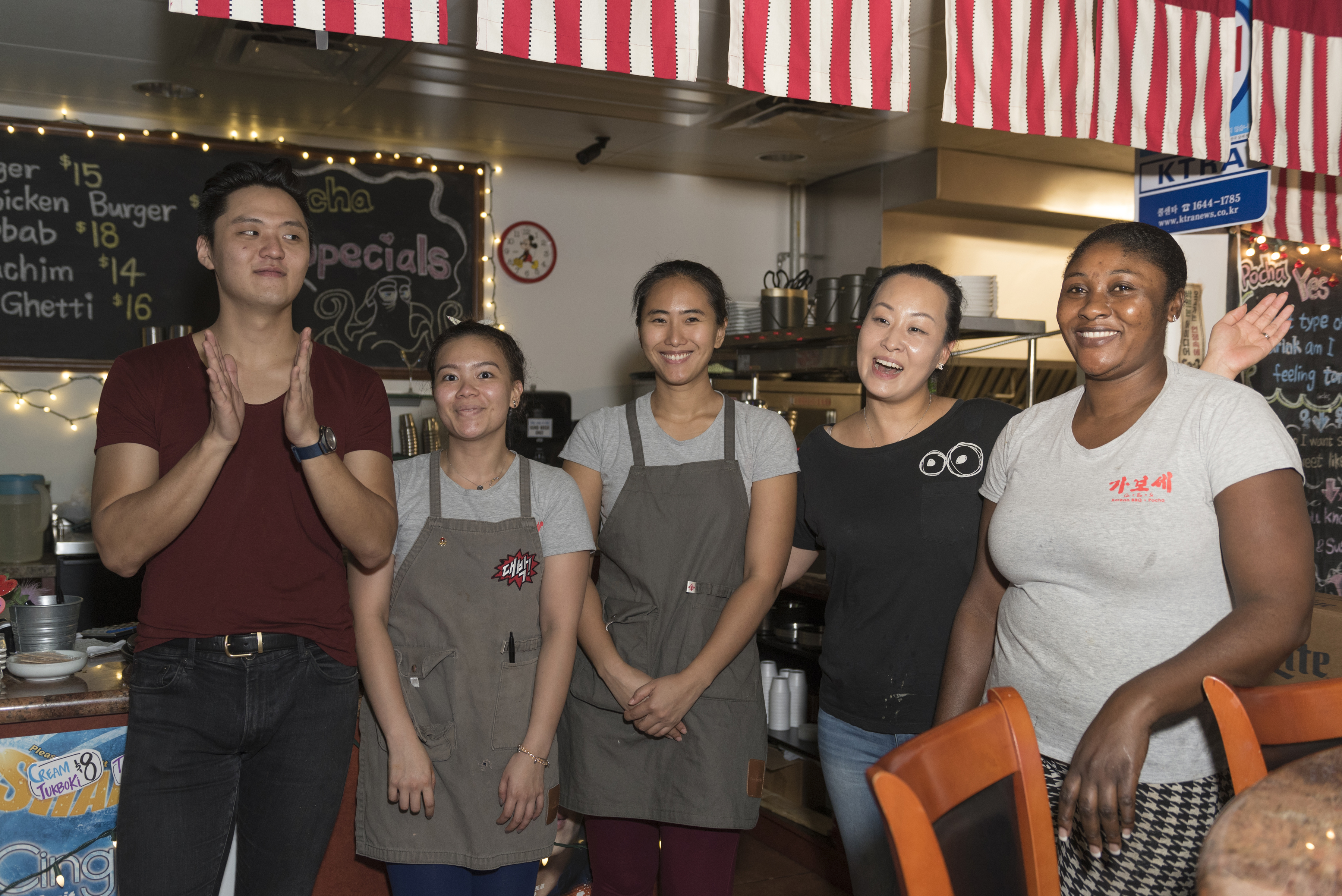 Final round of applause to Owner, servers, Manager and cook. Great job!